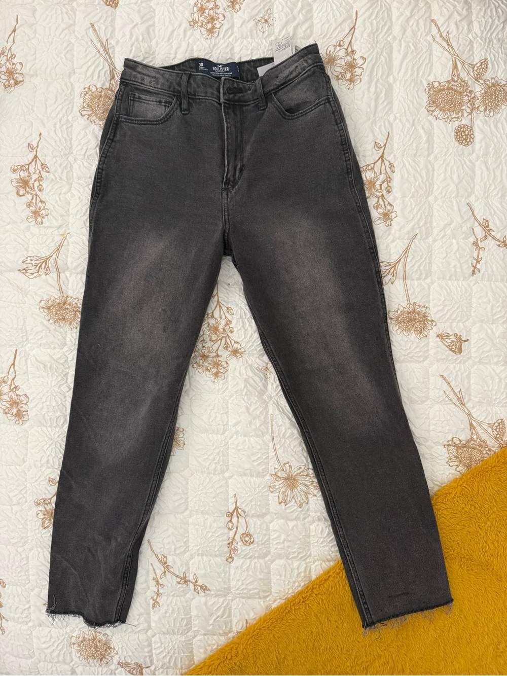 Hollister Charcoal Ultra High-Rise Mom Jeans